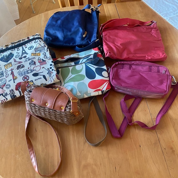 misc Handbags - 5 nylon crossbodies and one straw-like crossbody!